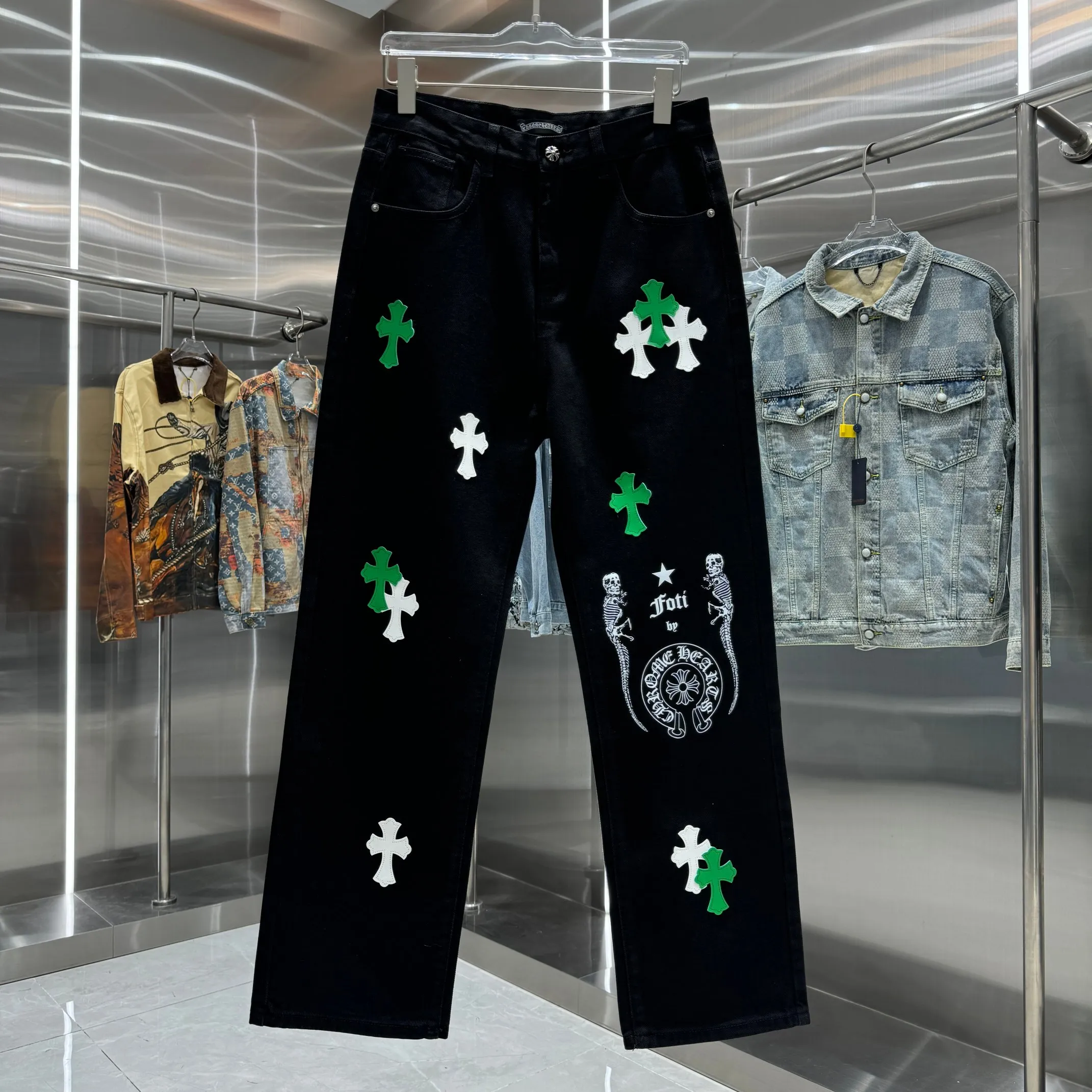 🅿️270 Crow Heart Cross Logo + Printed Logo Jeans 2025 latest product, original goods, washed casual jeans, imported original washed stretch fabric, comfortable and elastic, original hardware accessories decorated with logo, super correct version, extremely high grade, counter quality, fashionable and stylish upper body. The printing uses imported foam printing, customized buttons, YKK zippers. The complete set of accessories is customized by molding. Color: Black Size: S-XXL 28 30 32 34 36 code